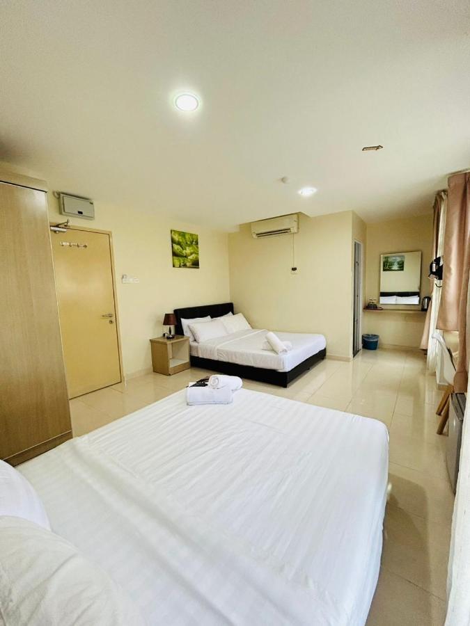 Noor Hotel Kangar Esterno foto